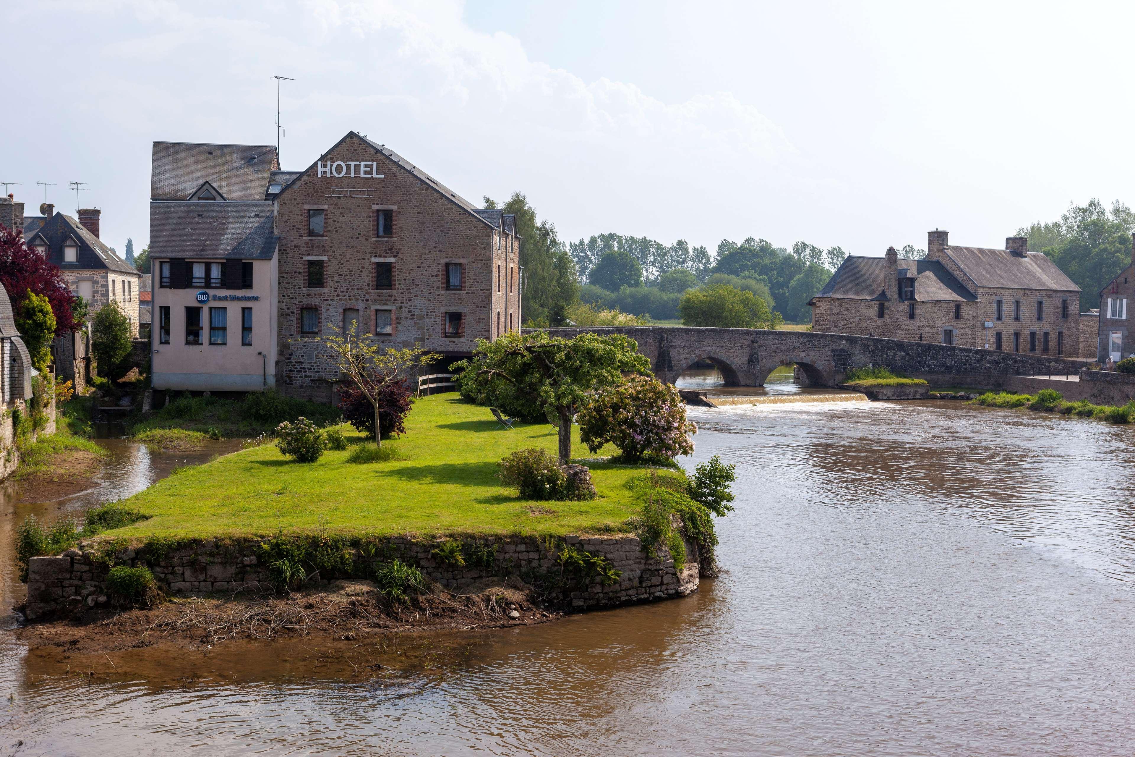 เบสต์ เวสเทิร์น เลอ มูแล็ง เดอ ดูเซ Hotel Ducey-Les Cheris ภายนอก รูปภาพ